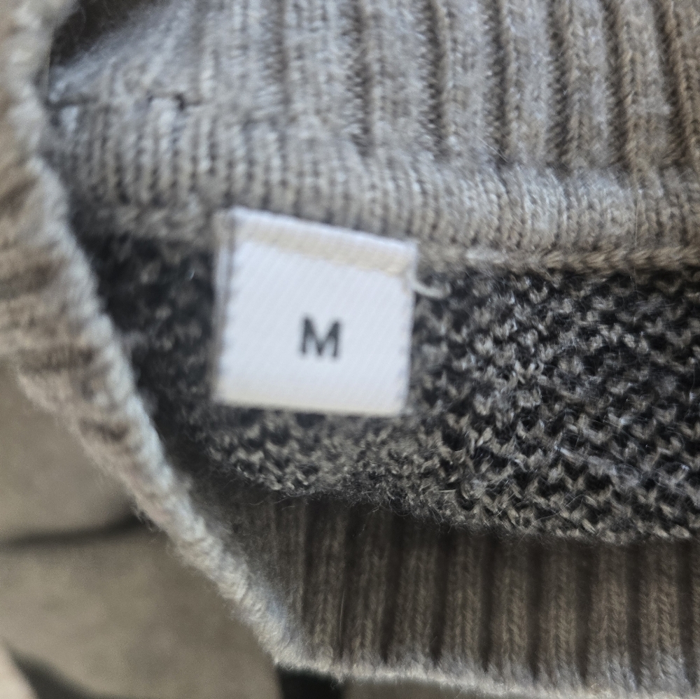 Gray Star Sweater - Picture 4 of 5